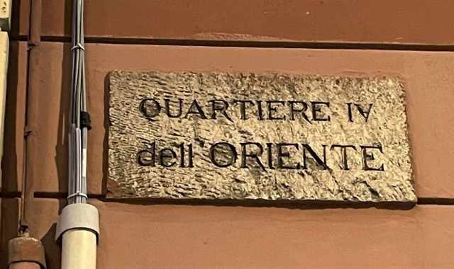 Bari, quella targa centenaria che recita "Quartiere IV dell'Oriente": la storia